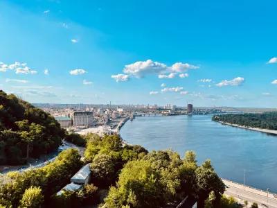 Чому не кожну земельну ділянку можна забудувати
