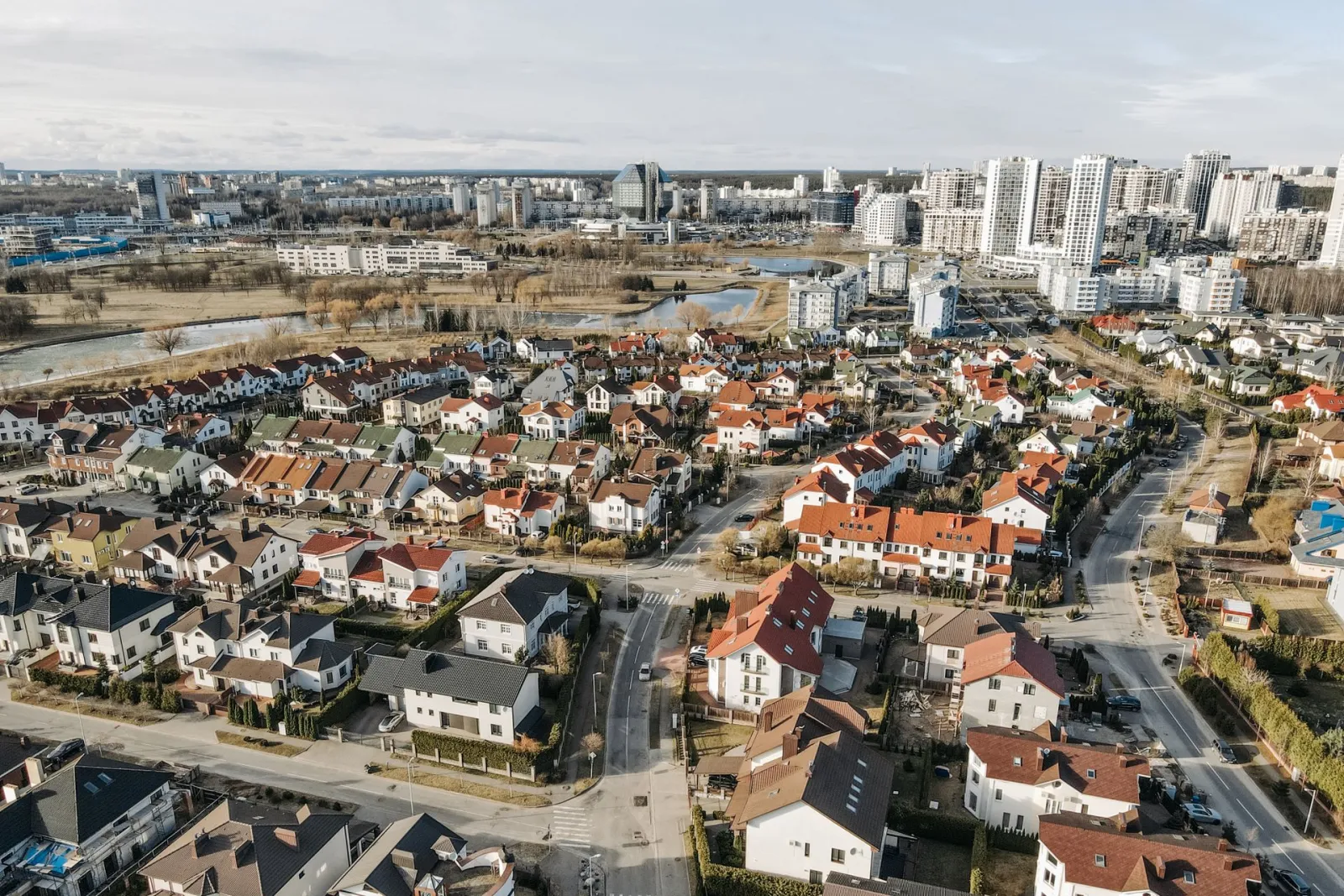 Компактне місто як житлова стратегія: чому невеликі обласні центри стають альтернативою мегаполісам
