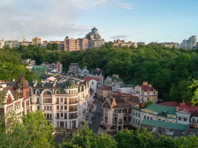 Не вік будинку визначає ціну: чому сталінки й дореволюційний фонд Києва конкурують із сучасними ЖК