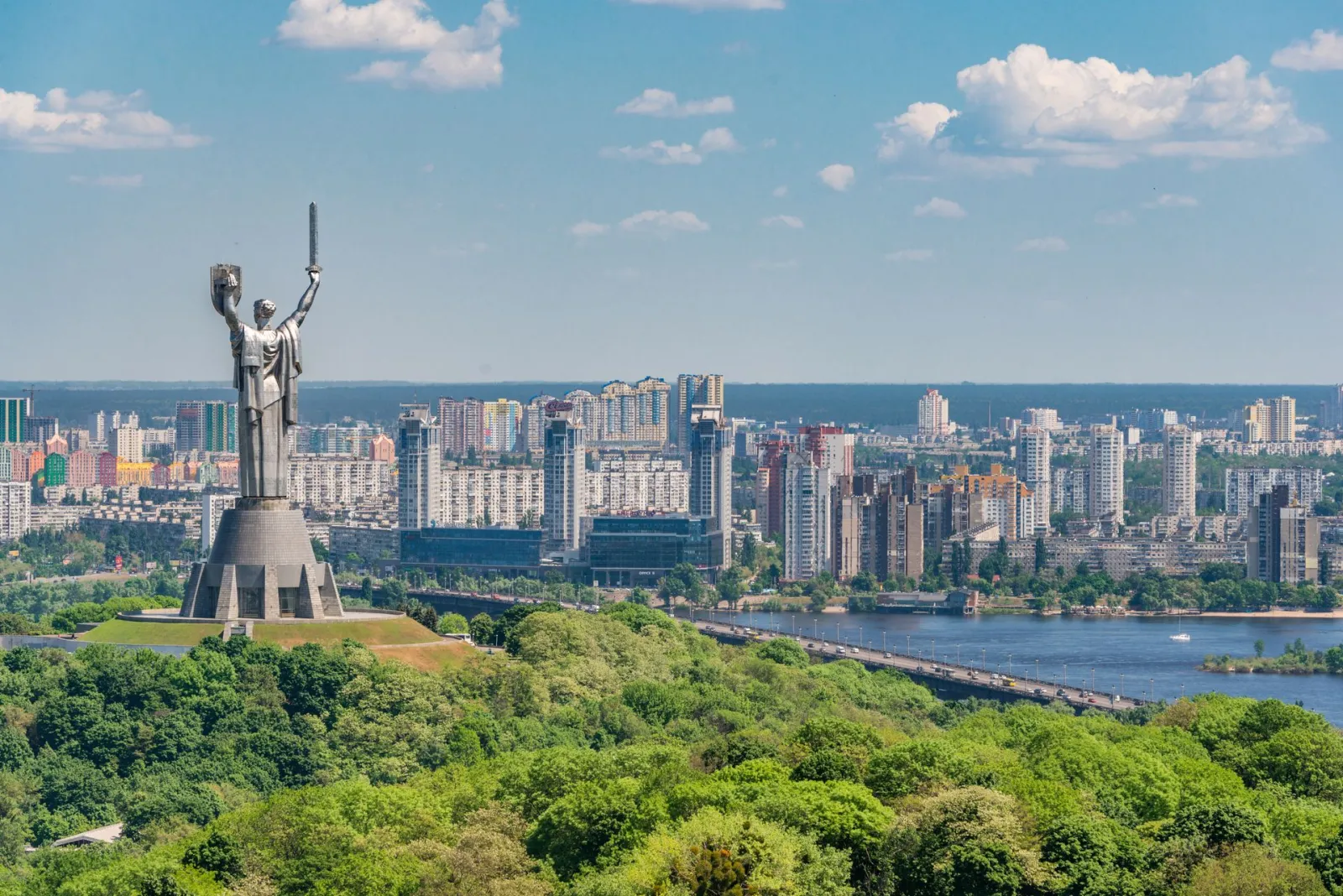 Безпека стає частиною ціни квартири: як обстріли змінюють ринок нерухомості Києва