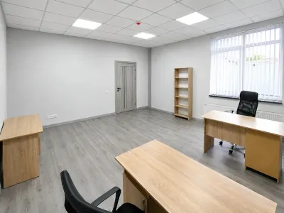 Новий офіс з меблями. 28м2. Центр міста. Всі комунальні враховані в ціні.