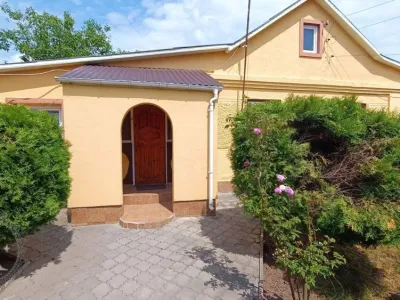 Продаж просторого будинку для двох сімей у Луцьку