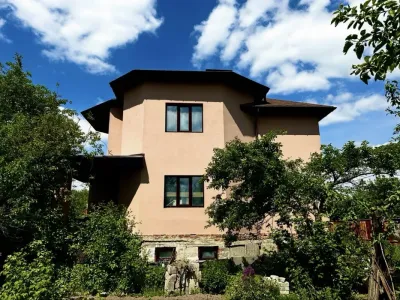 Будинок 298 м² - вода, електрика та міська каналізація