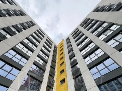 Продам простору 2-х кімнатну квартиру в ЖК Барви