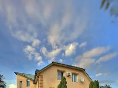 Продаж будинку з гаражем • 367 м²