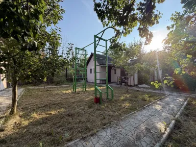 Двоповерхова дача біля річки, фото 4