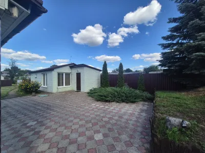 Дім біля соснового лісу с. Левківка
