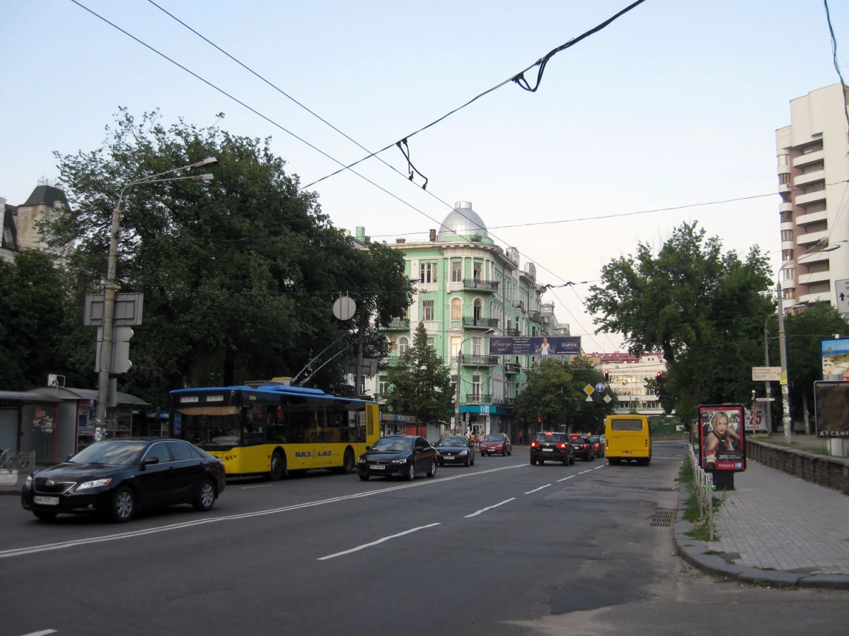 Львівська площа