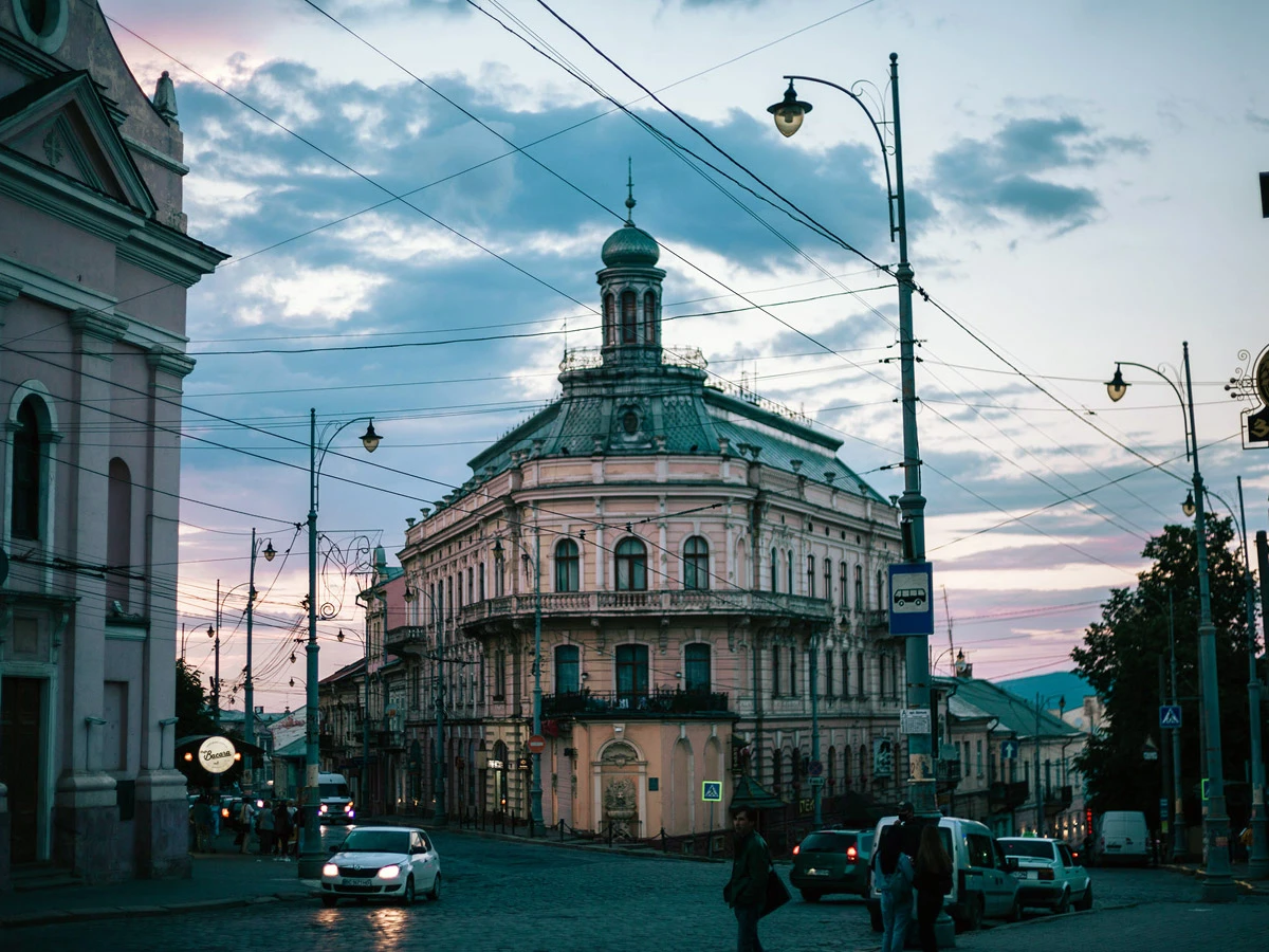 Центральна частина
