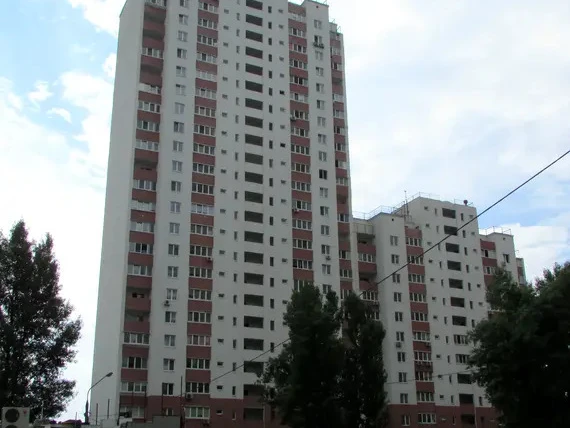просп. Червоної Калини, 1-3
