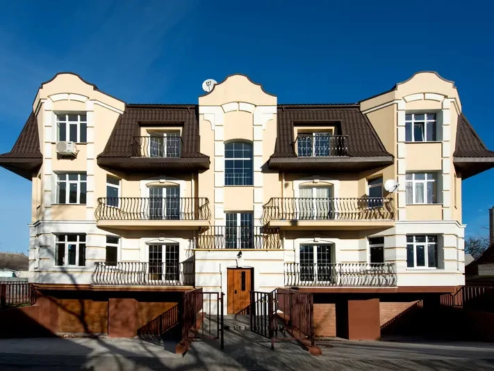 вул. Клима Савури, 8